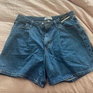 Abercrombie High Rise “The Loose Short”